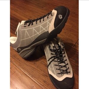 Hiking Wolfskin shoes, Size 10.5